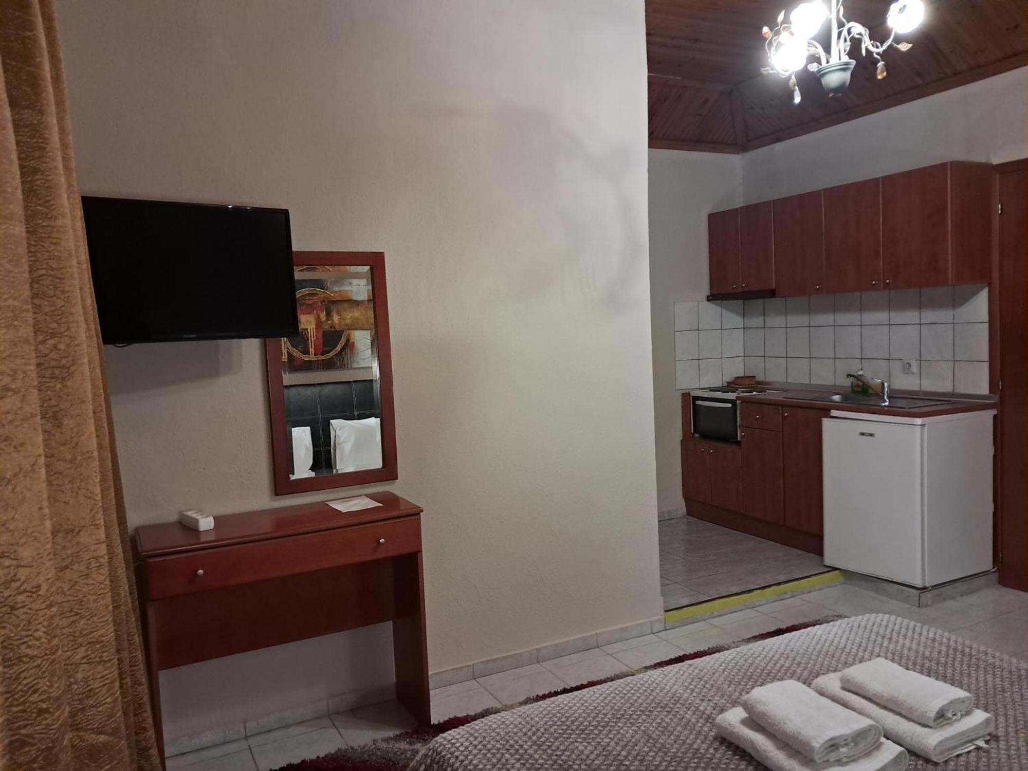 Erodios Guesthouse กาโต ลูตรากี ภายนอก รูปภาพ